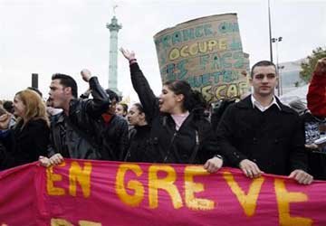 الجمهورية الفرنسية ،الإضرابات ، إشكالية الديمقراطية و المهاجرون.