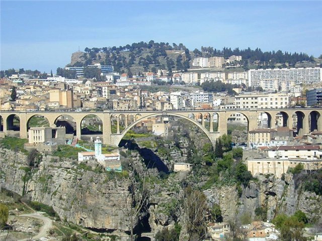 قسنطينة تودّع الشواعر المشاركات في المهرجان الثقافي للشعر النسوي في طبعته الثالثة