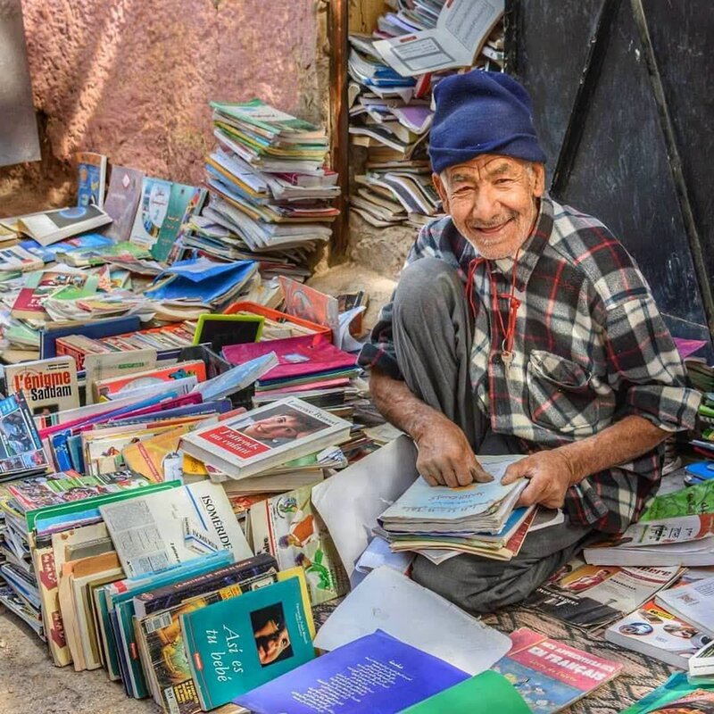 نحن بحاجة إلى أن ندق ناقوس الخطر، وأن نعيد الاعتبار إلى الكتاب والمدرسة والجامعة والمكتبة، وأن نخلق بيئة تجعل القراءة جزءا من الحياة اليومية، لا نشاطا موسميا مرتبطا بمعرض للكتاب أو مناسبة ثقافية سنوية .