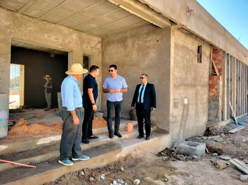 السيد محمد بوعرورو رئيس جهة الشرق يقوم بزيارة تفقدية للاطلاع على مرافق رياضية قيد الإنجاز بوجدة