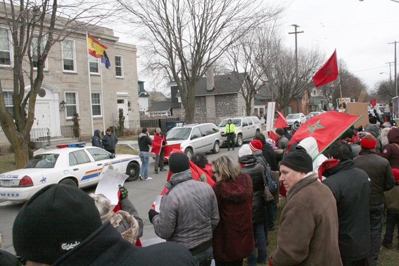 MANIFESTATION DEVANT LES AMBASSADES D’ALGÉRIE ET D’ESPAGNE AU CANADA EN IMAGES