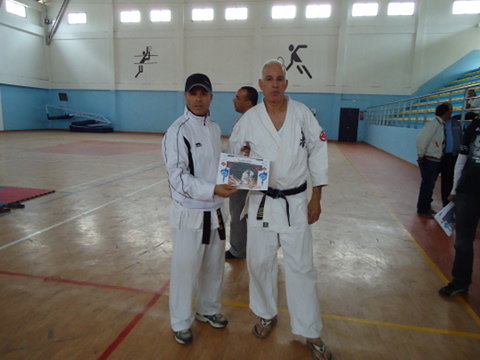 بالشفاء العاجل للإطار الوطني و الدولي الأستاذ أحمد الطاهري