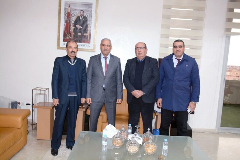 السيد امحمد عطفاوي والي جهة الشرق عامل عمالة وجدة انكاد يستقبل وفدا من الفرع الجهوي للنقابة الوطنية للصحافة المغربية بوجدة لمناقشة تحديات المهنة ، والتنمية بالجهة