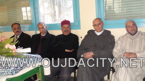 ثانوية عبد المومن التأهيلية بوجدة تكرم مجموعة من الأساتذة المتقاعدين