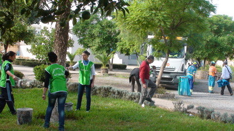 تلاميذ ثانوية عبد المومن في حملة واسعة للنظافة وحماية البيئة