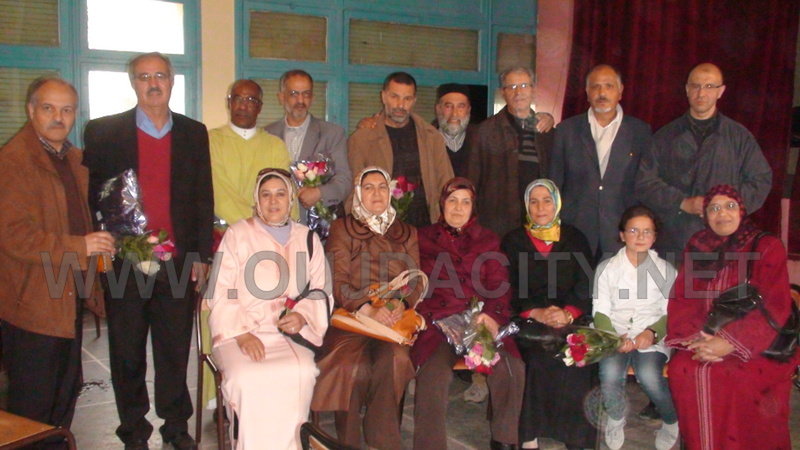 ثانوية عبد المومن التأهيلية بوجدة تكرم مجموعة من الأساتذة المتقاعدين VIDEOS