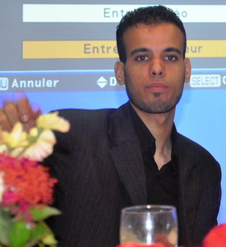 الزميل الصحافي الشاب عبد الجليل ادريوش يحصل على درع التميز الإعلامي لعام 2011
