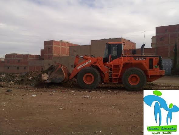 مؤسسة بسمة للأعمال الخيرية تتطوع في عملية تنظيف وتهيئة عدة احياء سكنية بوجدة