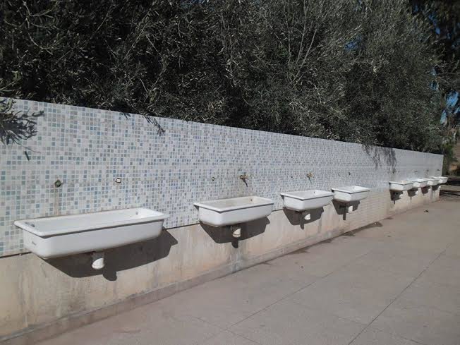 توزيع حنفيات على بعض المؤسسات التعليمية