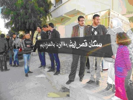 عاجل : عائلات المحتجزين المغاربة بالجزائر تنظم وقفة احتجاجية أمام قنصلية الجزائر بوجدة