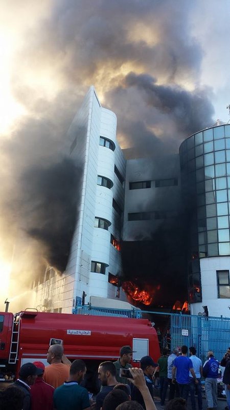 كارثة الناظور : النيران تلتهم سوق المركب التجاري المغرب الكبير ـ سوبير مارشي VIDEO