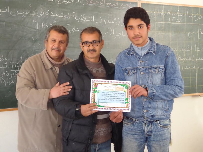 ثانوية محمد بنعمارة الإعدادية توزيع شواهد تقديرية لفائدة التلاميذ المتفوقين في الأسدس الأول من الموسم الدراسي الحالي