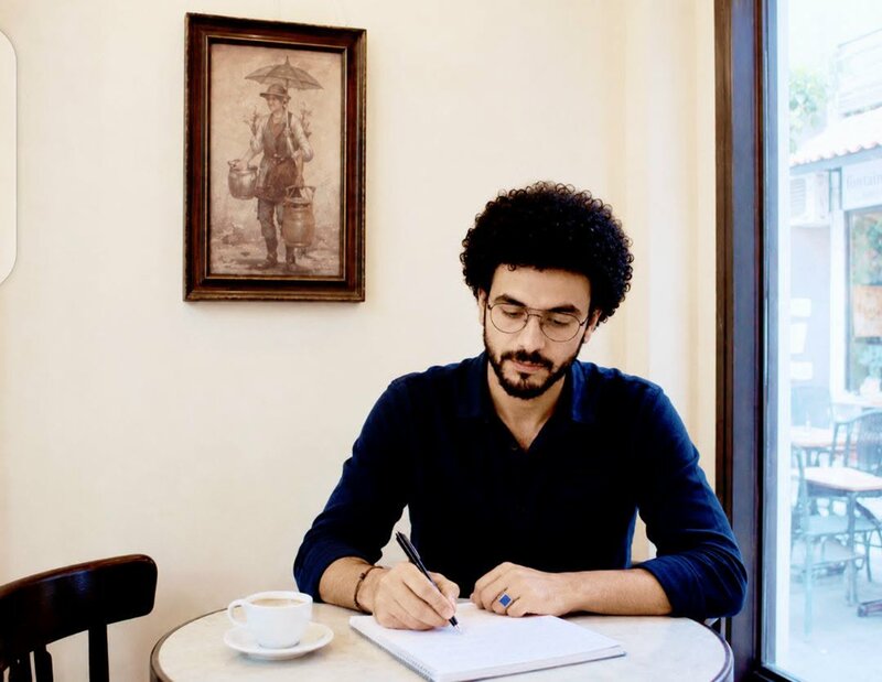 وقد يصبح اختلاق العدو ضرورة نفسية واجتماعية، فوجوده يعفينا من عناء تفسير الواقع في تعقيده، ويمنحنا شعورا زائفا بالوضوح.