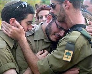 الجندي الصهيوني لا يخجل من لبس القلنسوة ذات الرمز الديني مع البذلة العسكرية كما يخجل المتدين العربي المسلم من رموزه الدينية