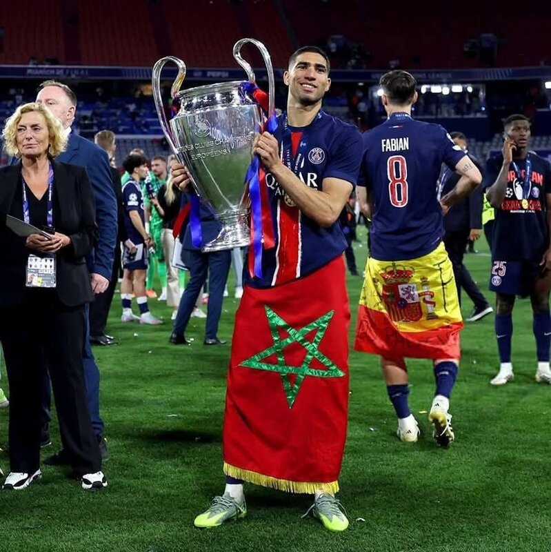 لمْ نرَ كُرةً،بلْ زِينةَ الفُصَحاءِ