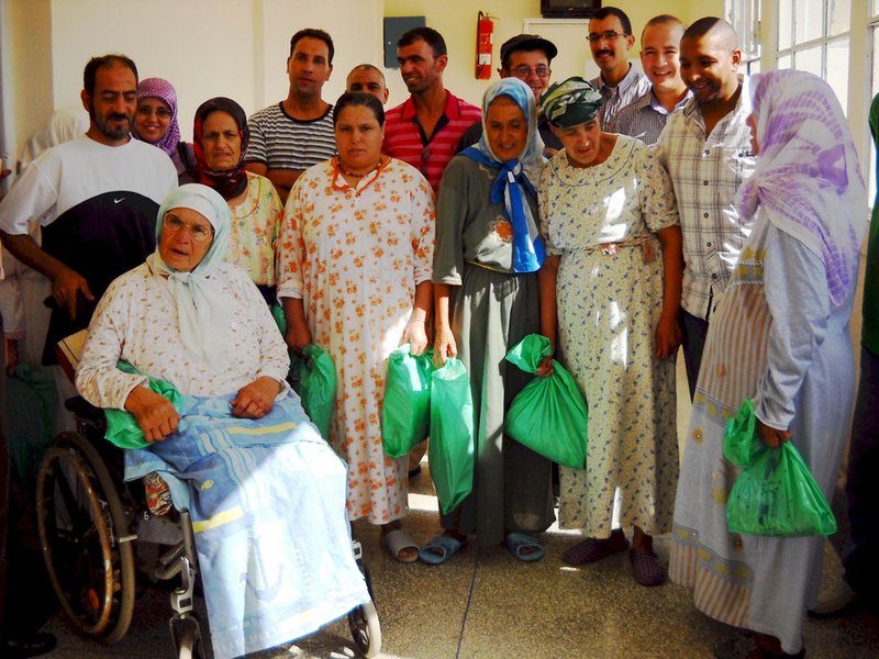 فضاء النسيج الجمعوي يكرم مجموعة من العجزة من ضمنهم أقدم نزيلة قضت 60 سنة بدار العجزة في وجدة