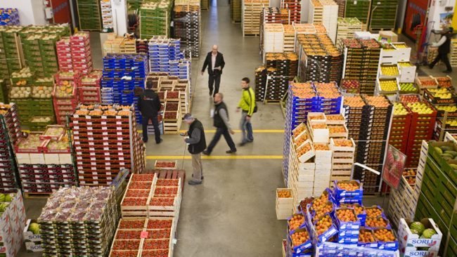 وفرة في المواد الغذائية وعرض يفوق الحاجيات وأسعار مستقرة بالأسواق المغربية