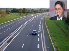 عمر حجيرة يطالب وزير التجهيز والنقل بتخفيض تسعيرة الطريق السيار وجدة- فاس