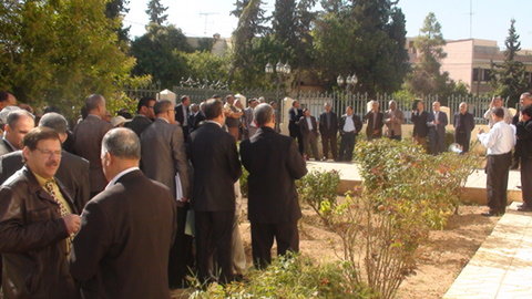 هيأة المراقبة التربوية تنظم وقفة احتجاجية امام مقر أكاديمية الجهة الشرقية