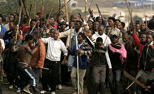 أحداث خطيرة عرفتها جنوب افريقيا تتمثل في سلوكات عنصرية تجاه المهاجرين الافارقة تحت أعين السلطات البريتورية ودولة غانا تستدعي سفيرها في جنوب إفريقيا