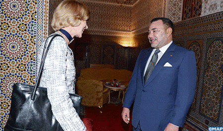 في إطار العلاقات المتميزة التي جمعت على الدوام المغرب وبريطانيا العظمى ، جلالة الملك يستقبل بتطوان السيدة فيونا وولف اللورد-عمدة الحي المالي بلندن