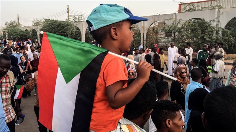 هكذا تسرق الثورة من السودانيين…. السودان بعد سنة من الثورة… تراجع ووضع كارثي.