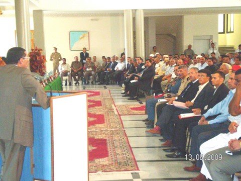 مدينة تاوريرت تشهد لقاءا تواصليا بين أفراد الجالية والوزير المكلف بشؤونها.