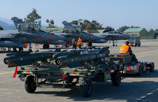 صناعة الأسلحة تقفز إلى 50 في المائة سنة 2011 فمزيدا من الإقتتال يا عرب؟؟؟