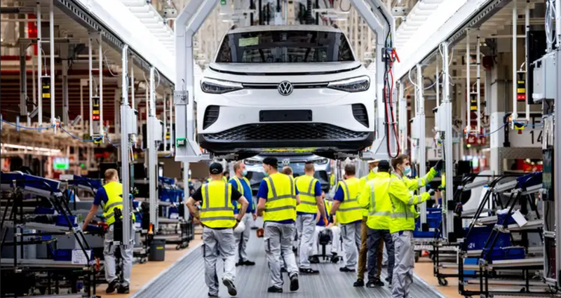 شركة « فولكسفاغن » الألمانية تهدد جنوب أفريقيا بنقل شركتها وتدرس خياراتها المستقبلية، والمغرب أحد أبرز البدائل الاستراتيجية