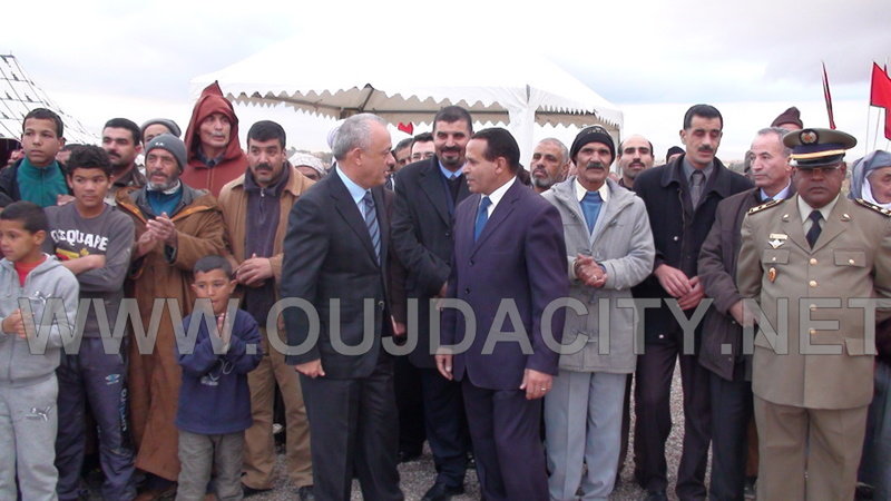 VIDEO محمد مهيدية والي الجهة الشرقية يفي بعهده لساكنة الشريط الحدودي بالنقطة الحدودية روبان