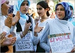 هل يشكل الحجاب خطرا على المجتمع العربي والغربي ؟؟