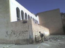 لماذا يتبول تلاميذنا على مدارسهم؟