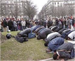 الصلاة و البعد الاجتماعي الإنساني !