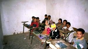 توزيع الأدوات المدرسية على اليتامى والفقراء
