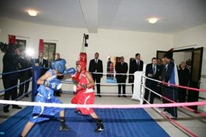 وجدة 04-10-2006 : صاحب الجلالة يدشن مركزا رياضيا متعدد التخصصات