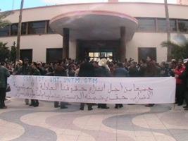وجدة 07/03/2006 : رئيس الجماعة الحضرية يهدد ، ولجنة التنسيق المحلية تصعد من نضالاتها